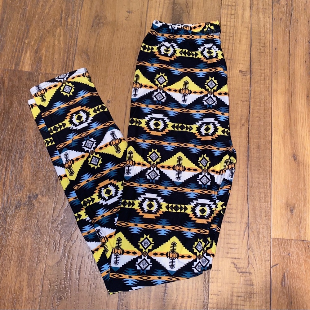 🐰Aztec Print One Size Legging in Yellow and Black